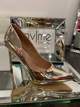 Load image into Gallery viewer, Larissa Patent Silver Pump - Gold
