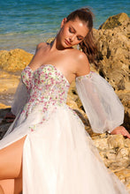 Load image into Gallery viewer, Amelia Couture SU070
