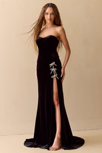 Load image into Gallery viewer, Amelia Couture 8047
