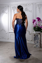 Load image into Gallery viewer, May Queen RQ8232
