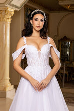 Load image into Gallery viewer, May Queen RQ8272
