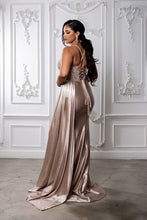 Load image into Gallery viewer, May Queen RQ8244
