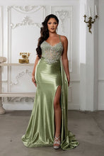 Load image into Gallery viewer, May Queen RQ8244

