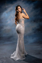 Load image into Gallery viewer, May Queen RQ8237
