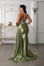 Load image into Gallery viewer, May Queen RQ8244
