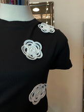Load image into Gallery viewer, 3d Floral T-Shirt- Black
