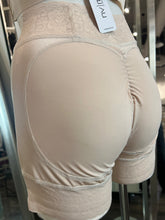 Load image into Gallery viewer, Sculpt Lift Shorts Medium Compression
