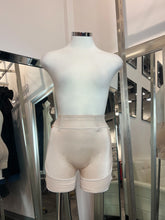 Load image into Gallery viewer, Sculpt Lift Shorts Medium Compression
