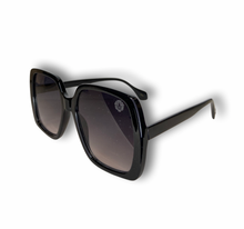 Load image into Gallery viewer, Black Kleo Oversized Sunglasses
