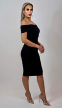 Load image into Gallery viewer, Black O/S Ruched Midi Dress
