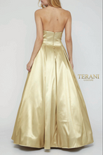 Load image into Gallery viewer, Terani Couture 2011p1185

