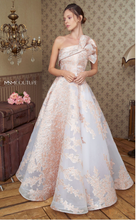 Load image into Gallery viewer, MnM Couture N0340
