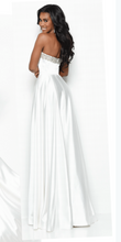 Load image into Gallery viewer, Jasz Couture 7030
