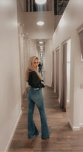 Load image into Gallery viewer, IG Blue Midi Rise Banded jeans
