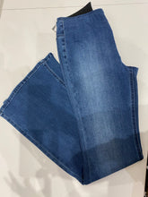 Load image into Gallery viewer, IG Blue Midi Rise Banded jeans
