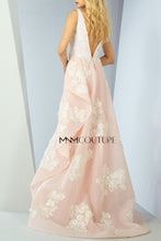 Load image into Gallery viewer, MNM Couture G0861
